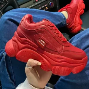 Tenis rojos deportivos con diseño moderno para mujer